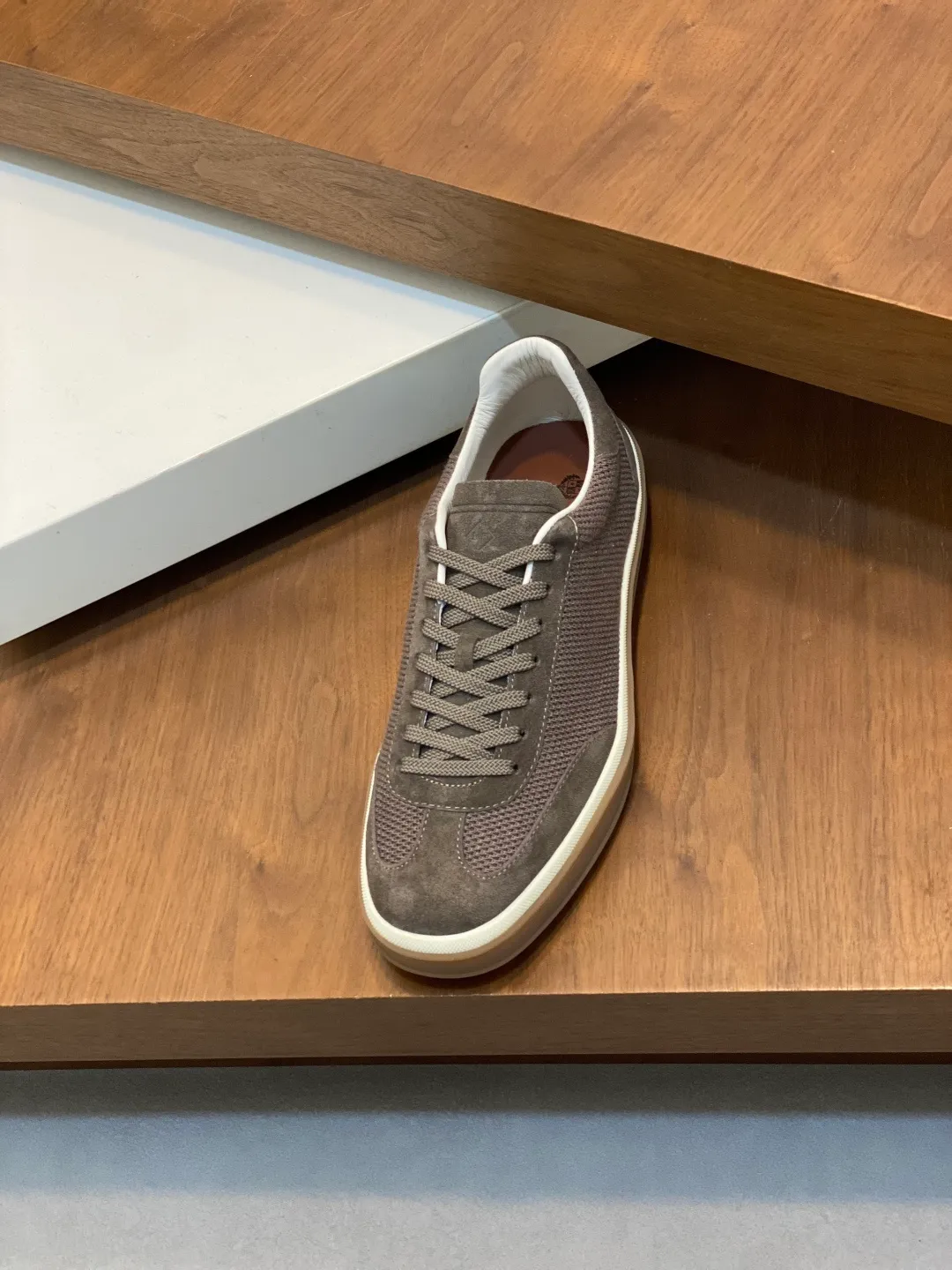 P420 Loro Piana - classic casual shoes, men's lace-up casual shoes and sneakers, high-quality lightweight and comfortable fabrics, suitable for outdoor leisure, the color scheme is young and energetic, it goes great with sportswear or casual suits! Code number: 39-44 (38, 45, 46, can be customized No. 088